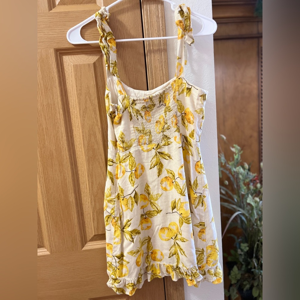 Urban Outfitters Short Linen sundress Size Small With Lemon print - Picture 7 of 11